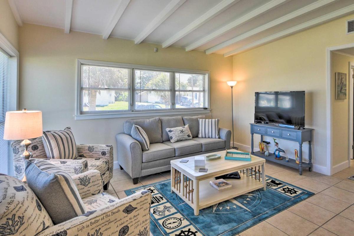 Single-Story Ormond  Home, Walk to Water - Housity