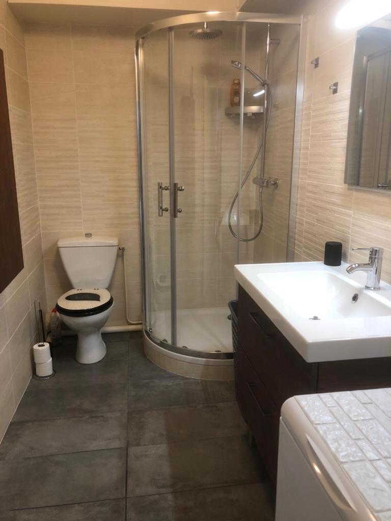 Appartement Perros-guirec petite terasse vue mer. - Housity