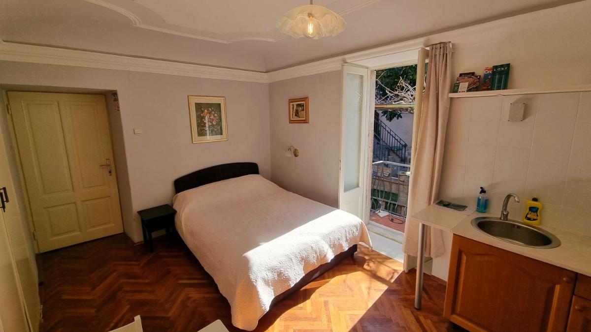 Old Town Garden Room - Housity
