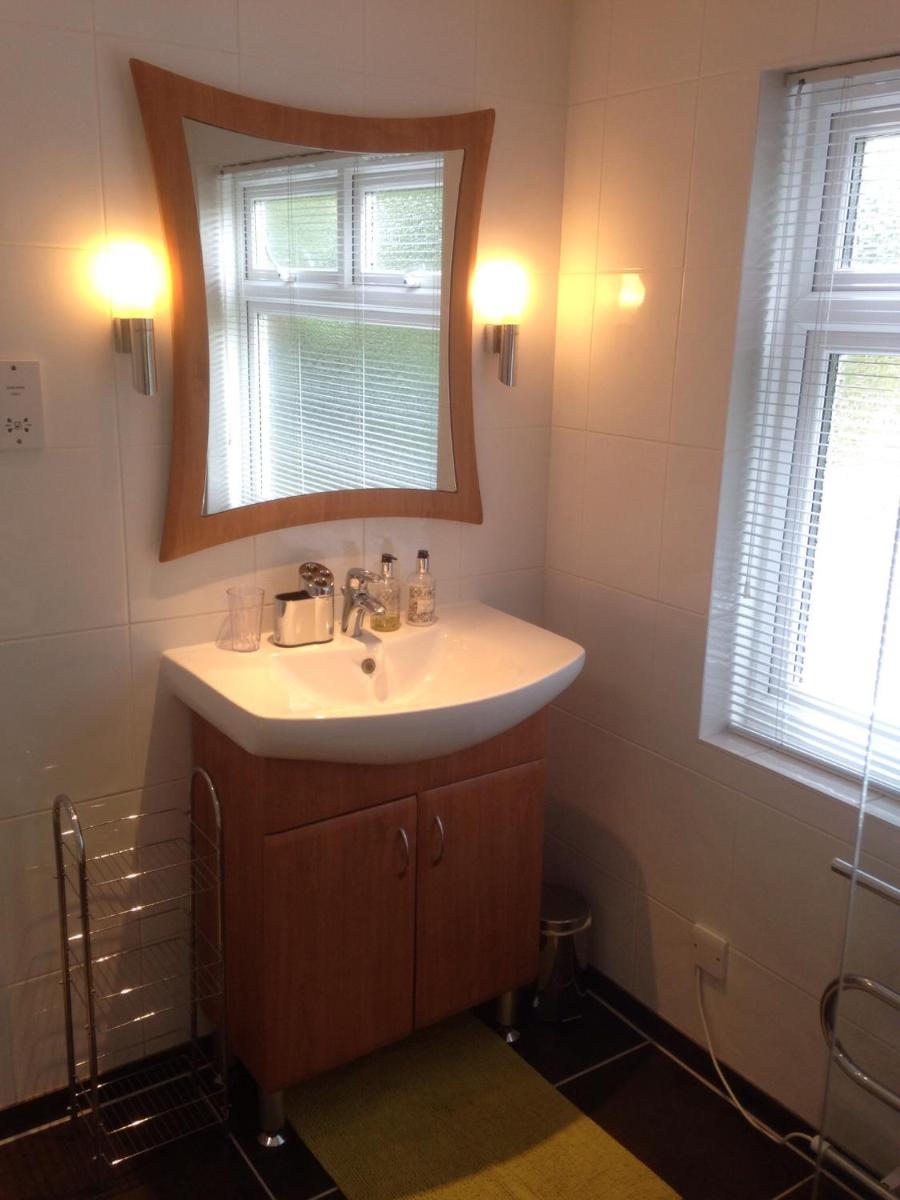 Clay Farm Guest House - Housity