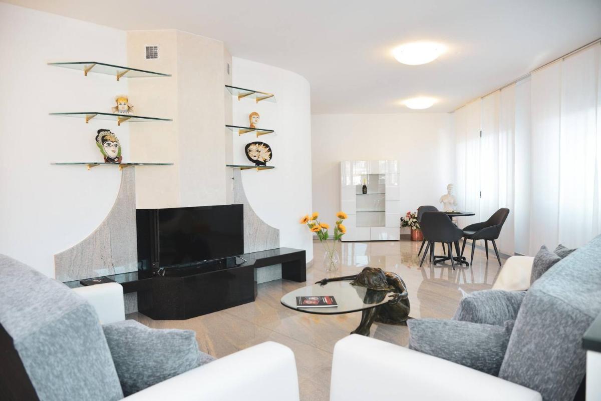 One Only central City Penthouse - Housity