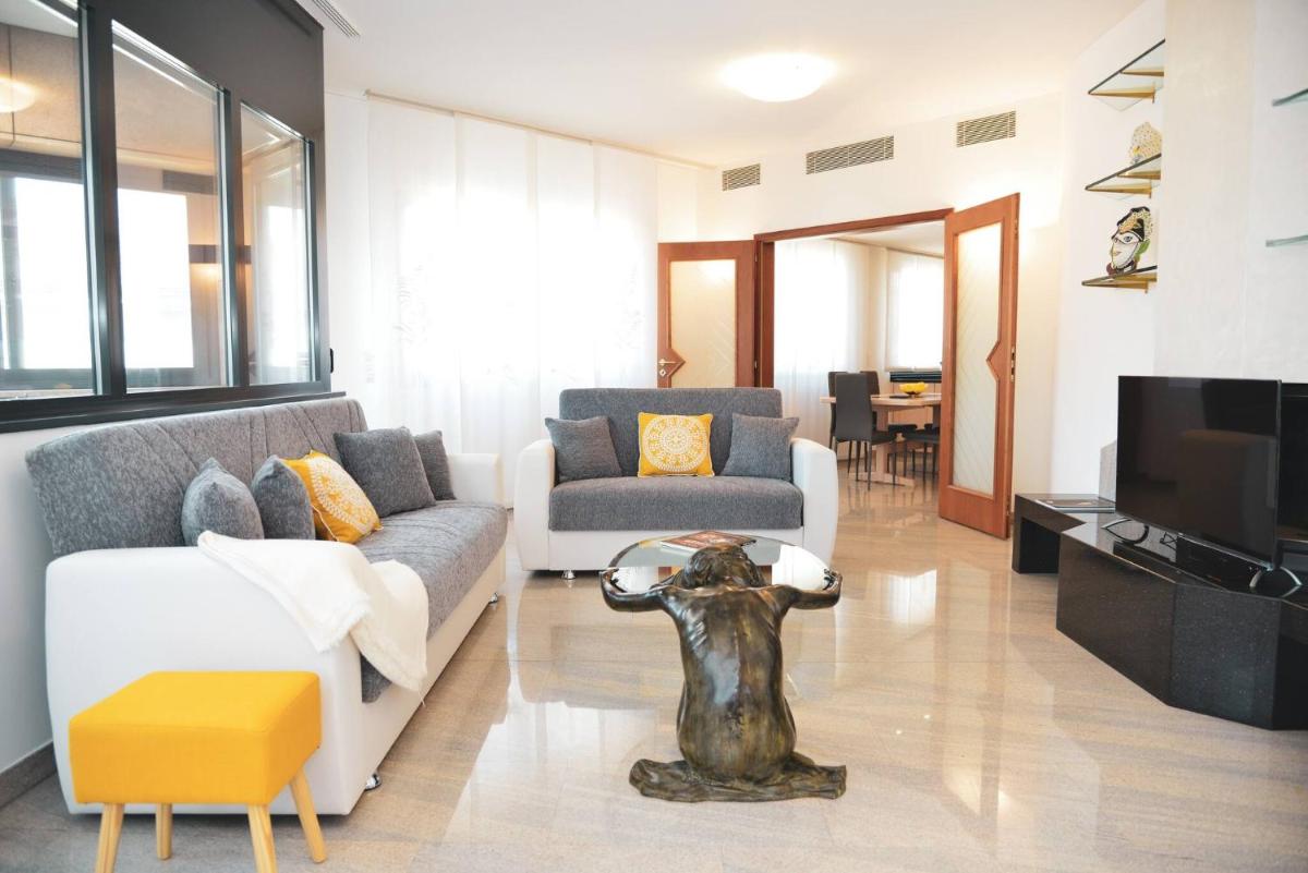 One Only central City Penthouse - Housity