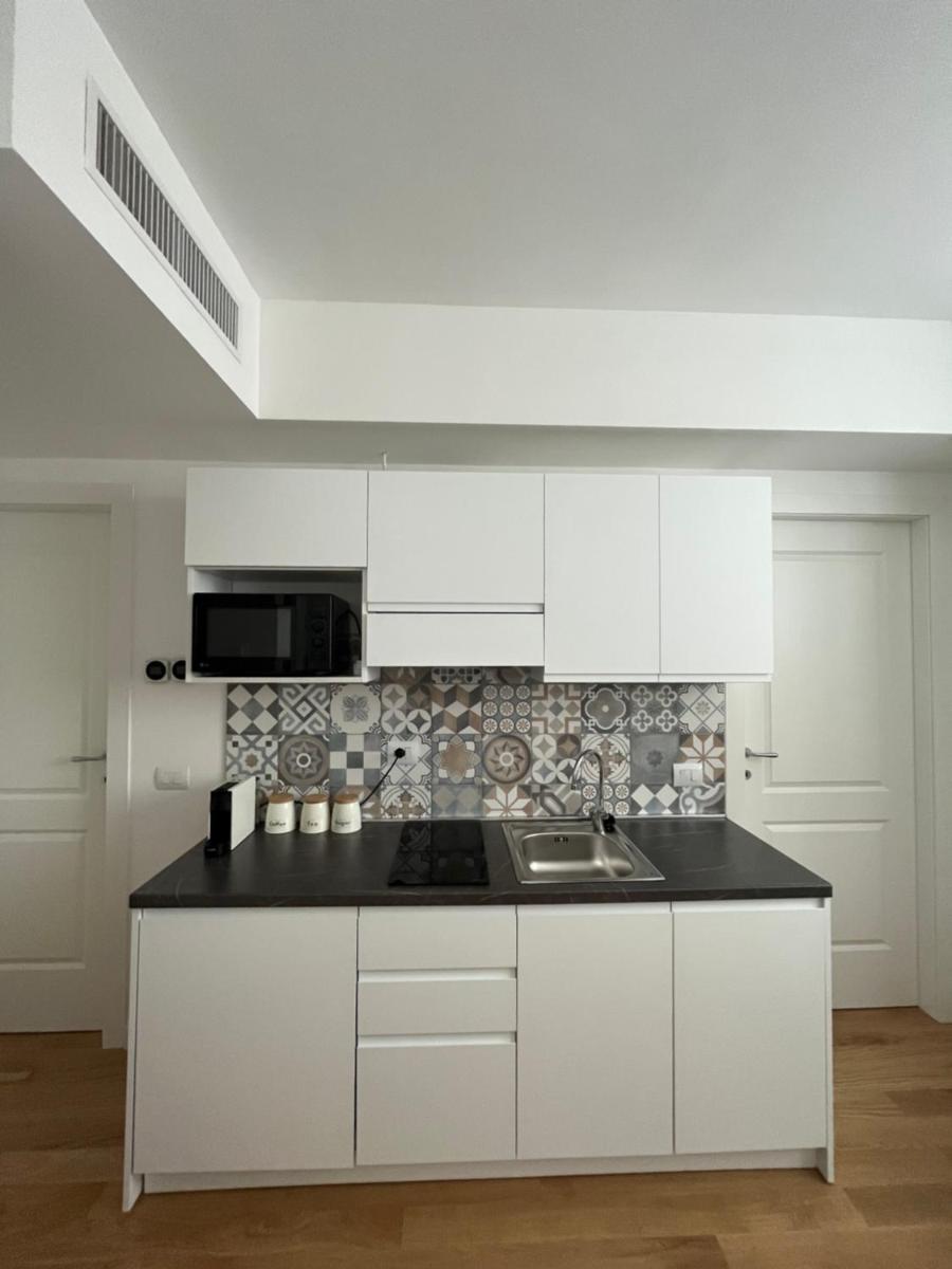The Small White House In Milan - Housity