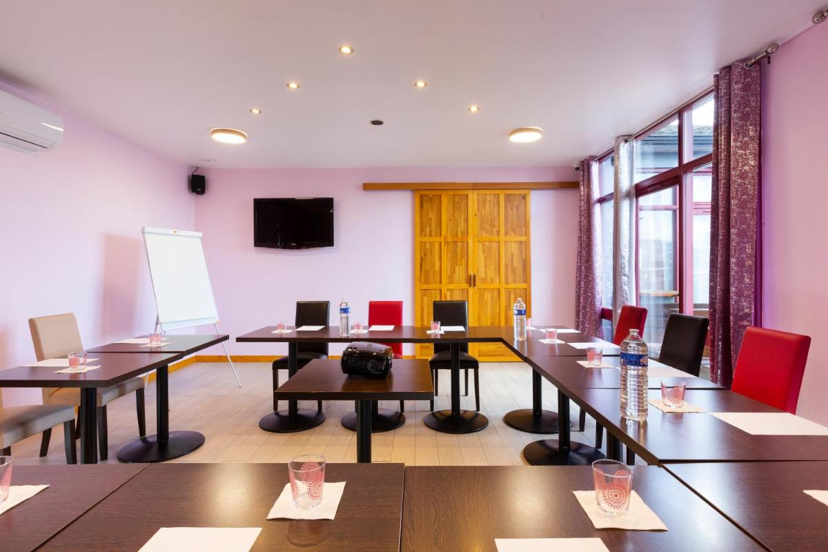 FH Confort Hotel Orléans Co'met - Housity