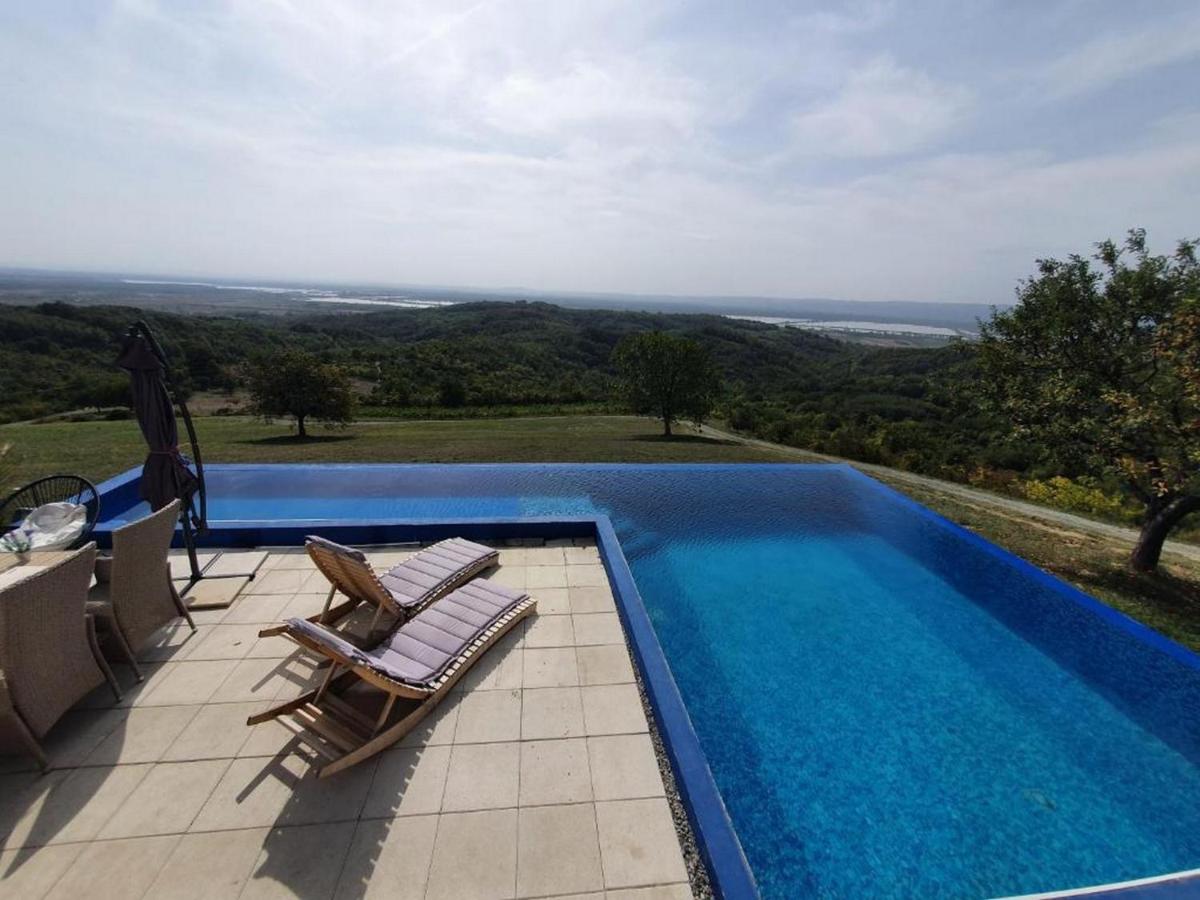 Villa Melani - Housity