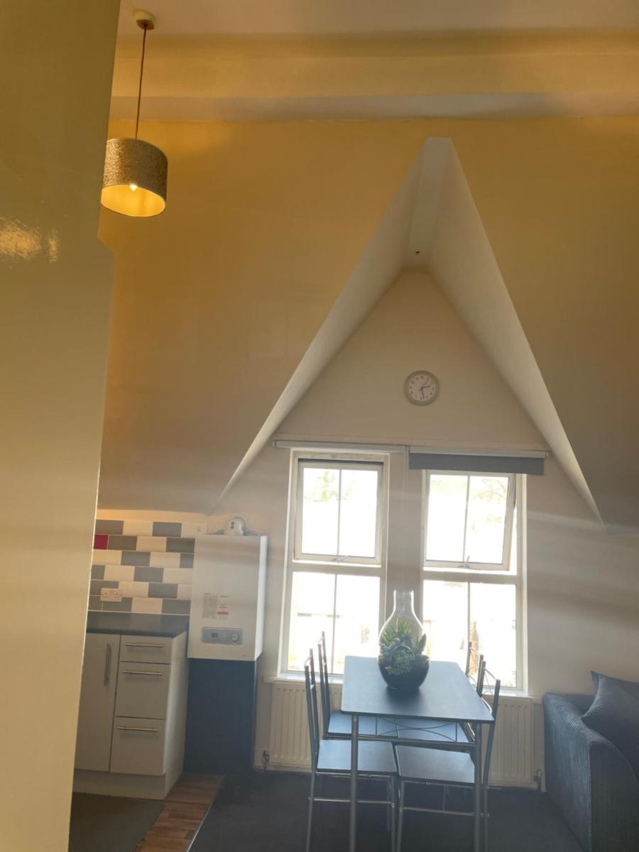 Vibrant & Cosy London Apartment Near Wembley - Housity