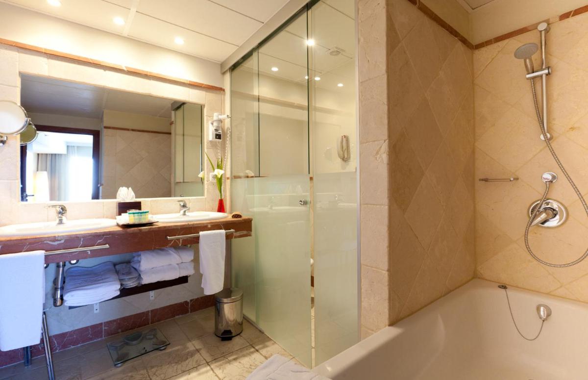 Un baño de Senator Banus