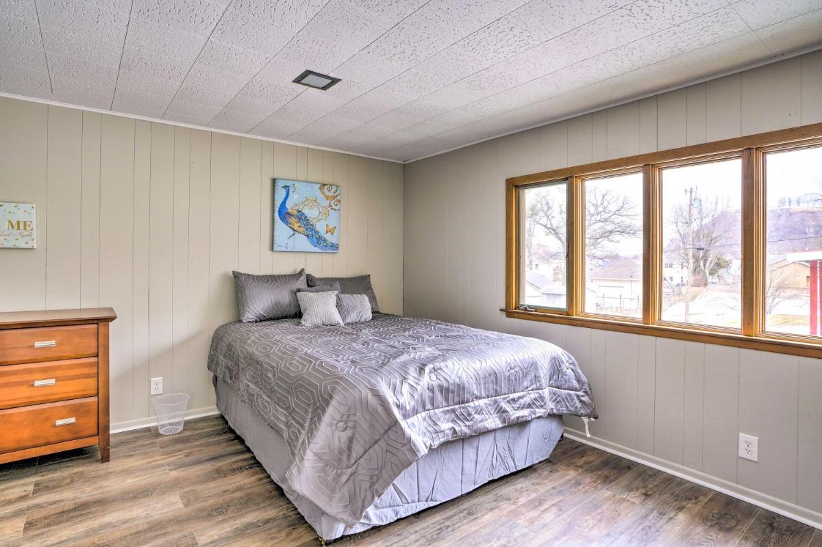 \'White House of Red Wing\' Spacious Family Retreat! - Housity