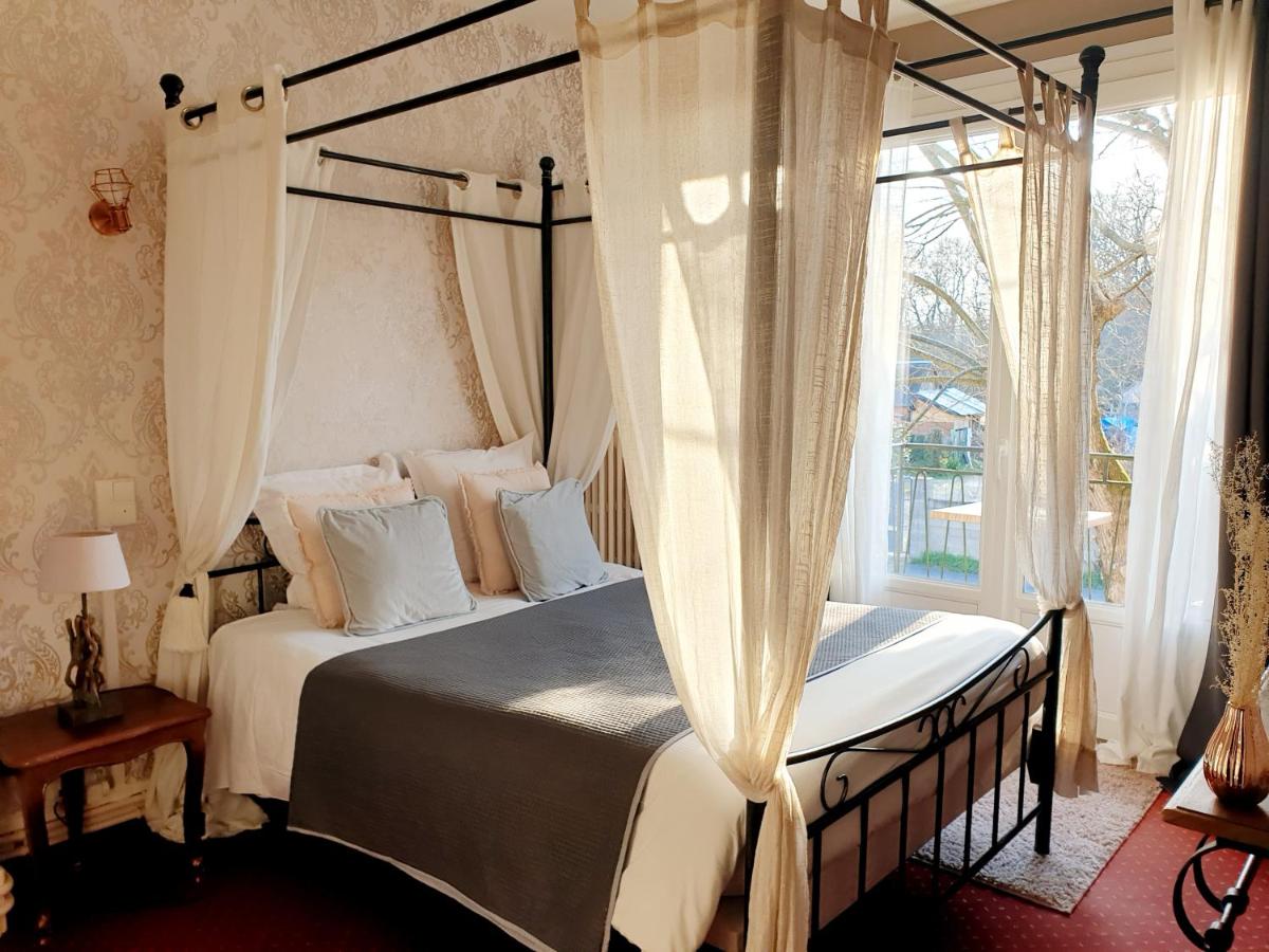 Logis Hôtel Saint Cyr - Housity