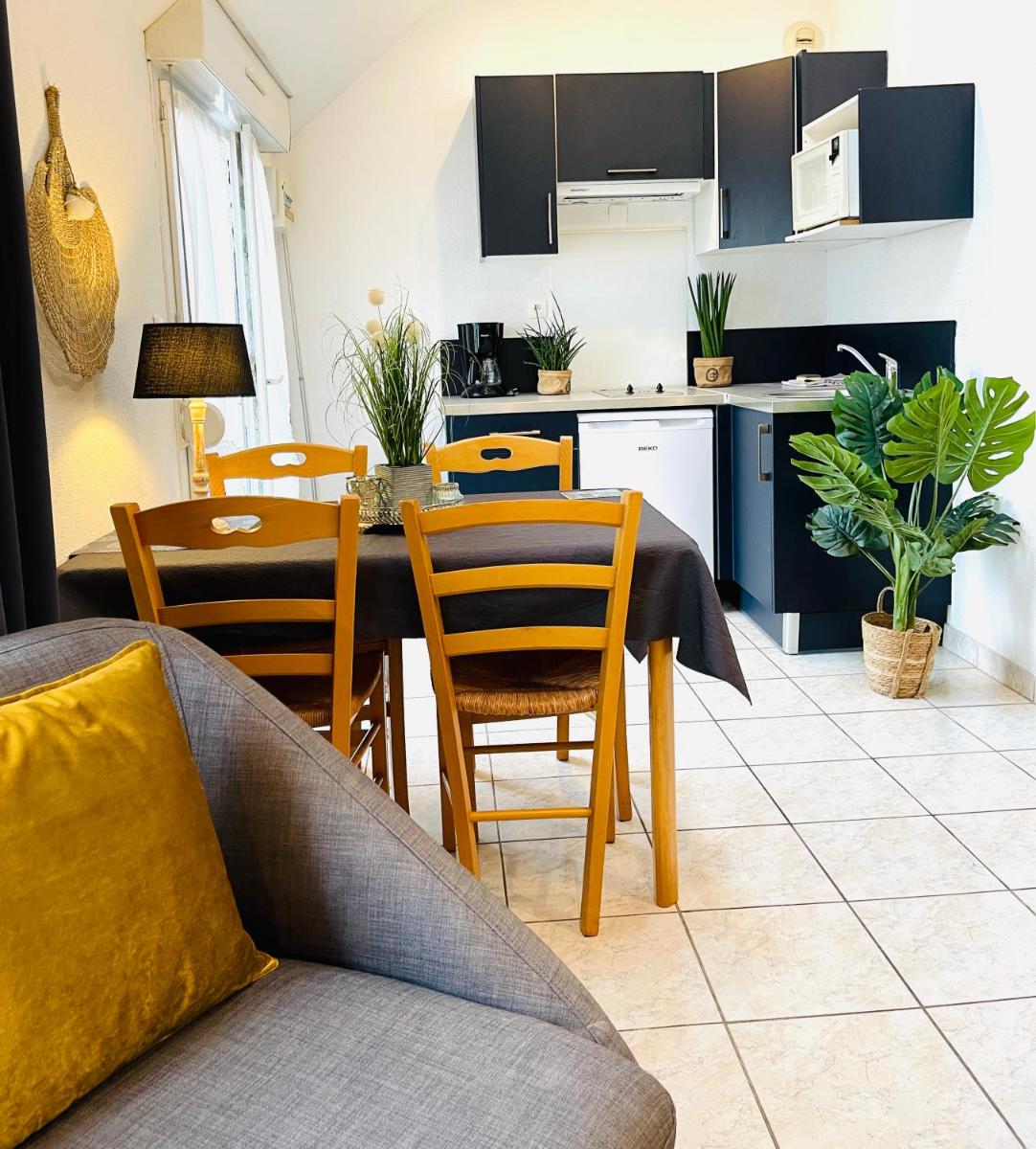 Cuisine ou kitchenette dans l'établissement La Maison Blanche