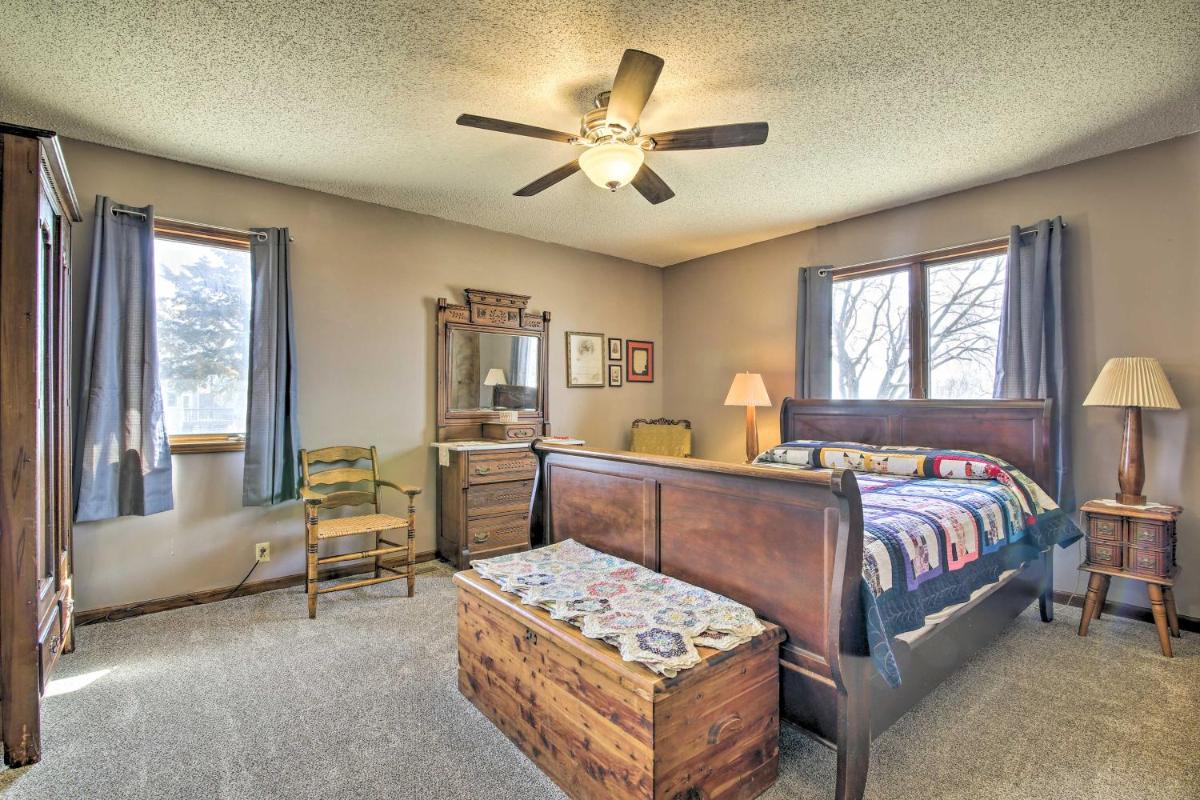Milford Lake Vacation Rental Walk to Beach! - Housity