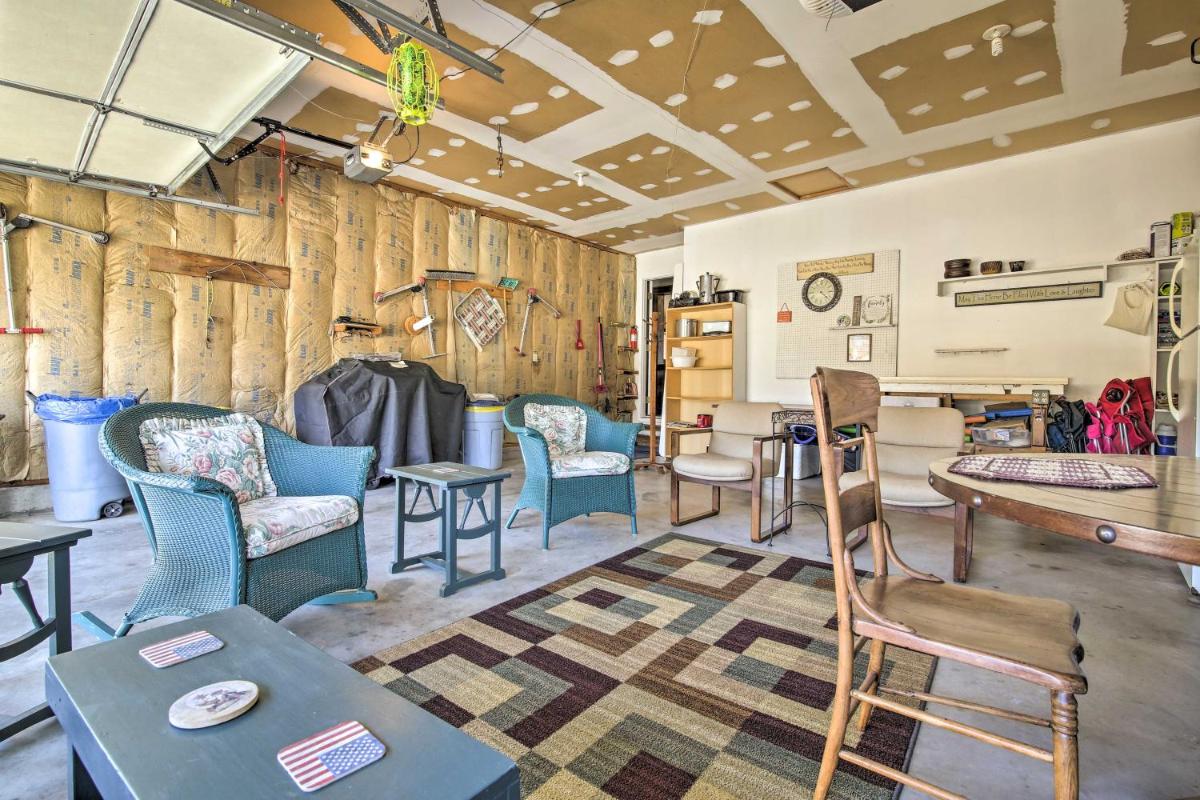 Milford Lake Vacation Rental Walk to Beach! - Housity