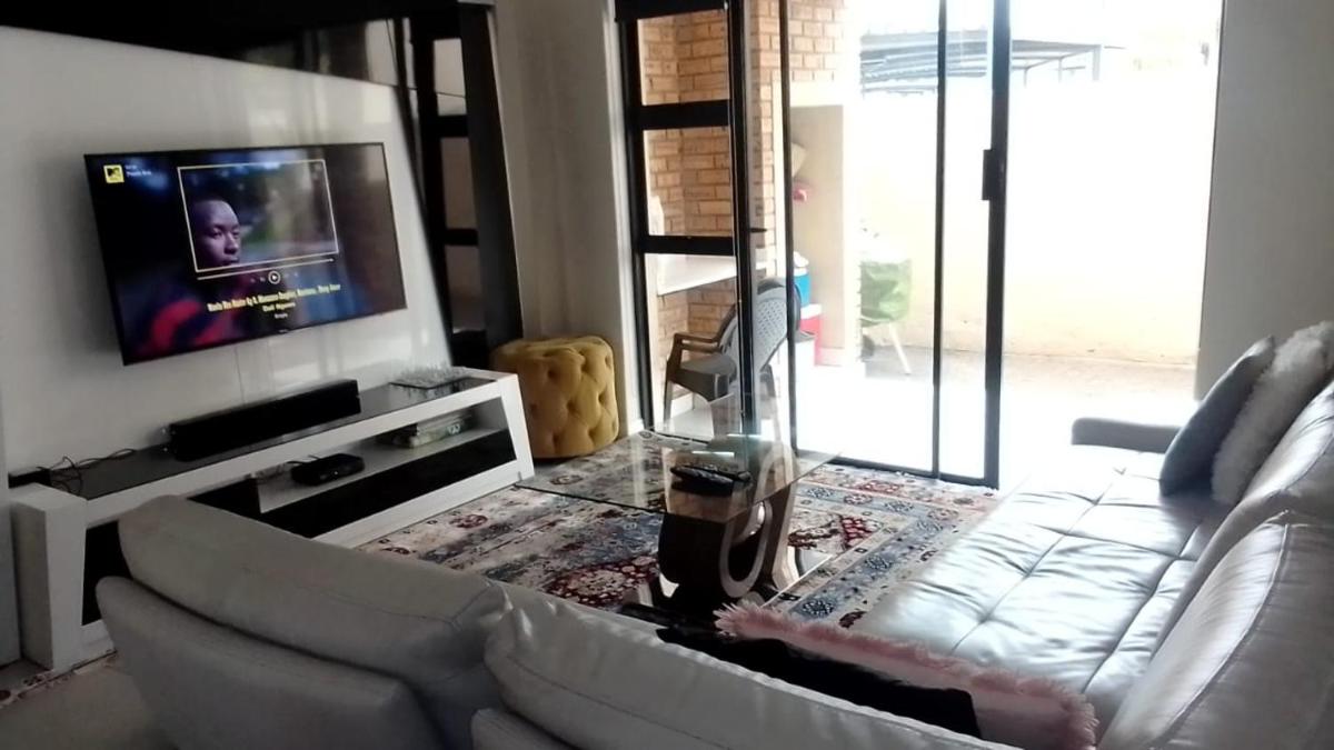 Unit 22 The Palms - Housity