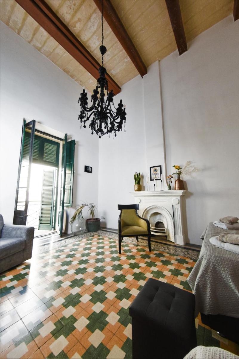 Grand House of Character Valletta - Housity