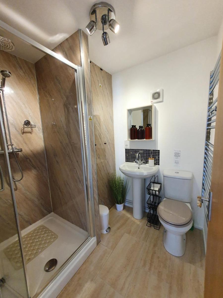 Beautiful 2 bedroom guest house with private pool in Lacock, Wiltshire - Housity