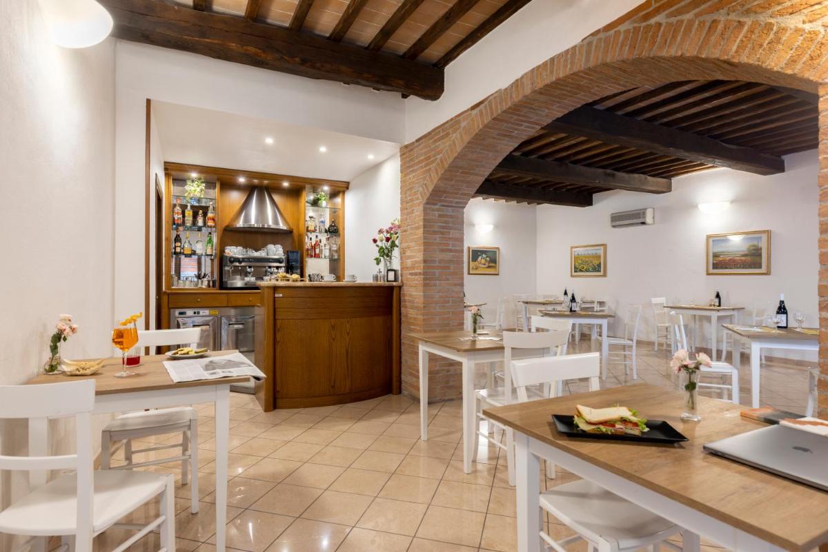 Hotel La Pace - Housity