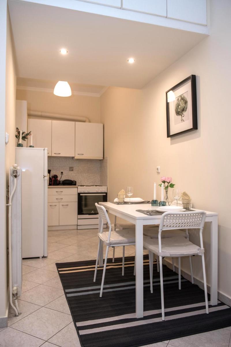 Suitetrails - All new 55m Apartment in Athens 150meters from subway