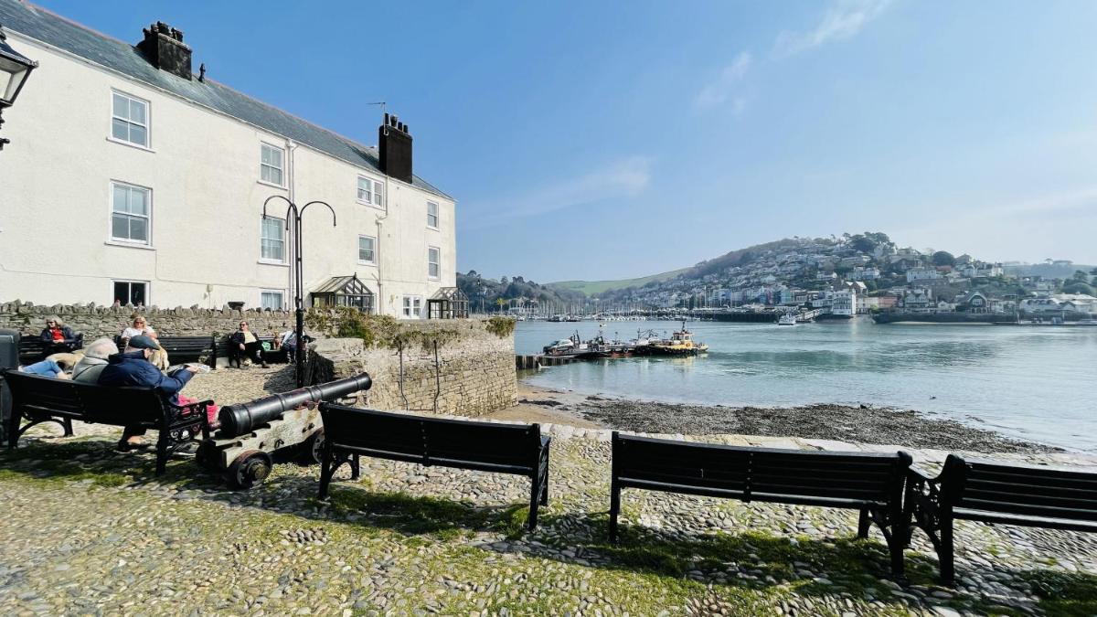 Sabine House - Waterside Historic Merchant House - Housity