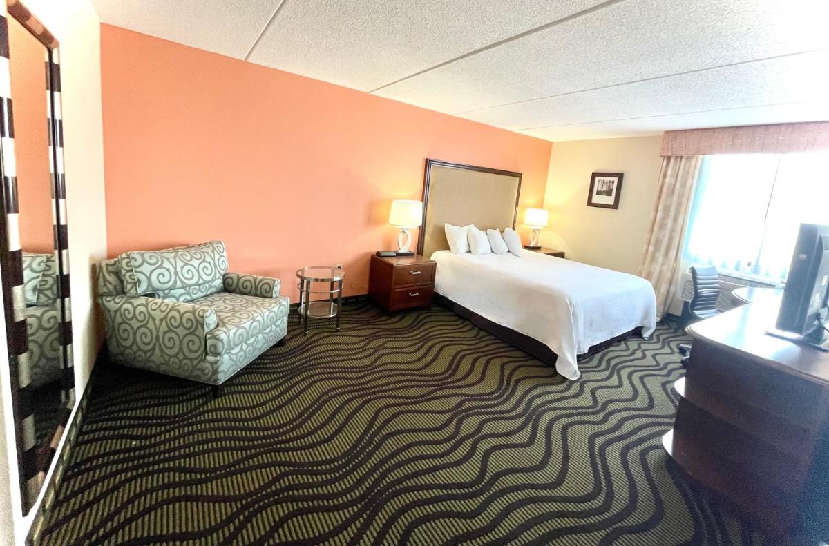 Fairbridge Hotel Cleveland East - Housity