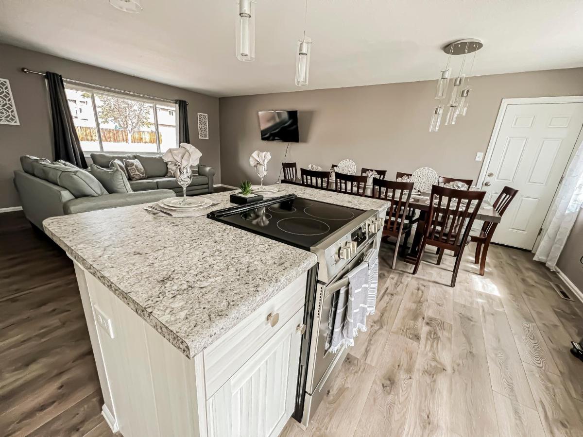 Pet Friendly Close to all Attractions. MTN Views! - Housity