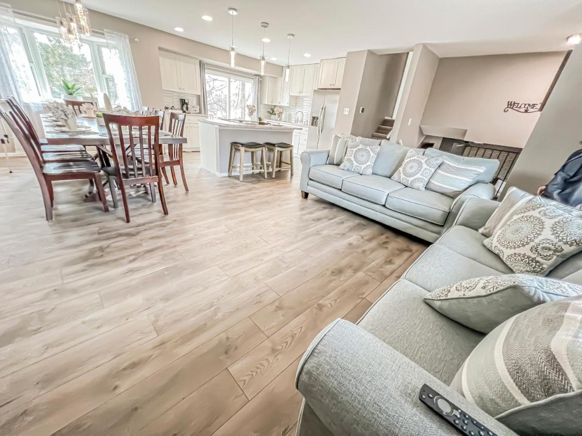 Pet Friendly Close to all Attractions. MTN Views! - Housity