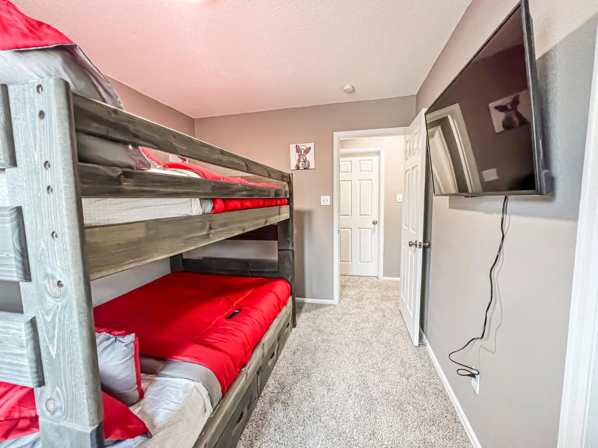 Pet Friendly Close to all Attractions. MTN Views! - Housity