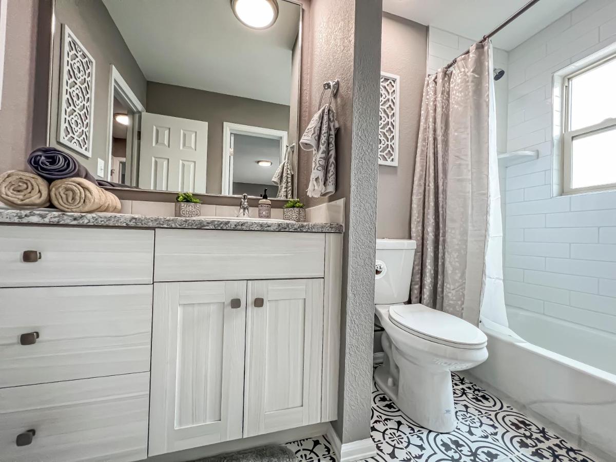 Pet Friendly Close to all Attractions. MTN Views! - Housity