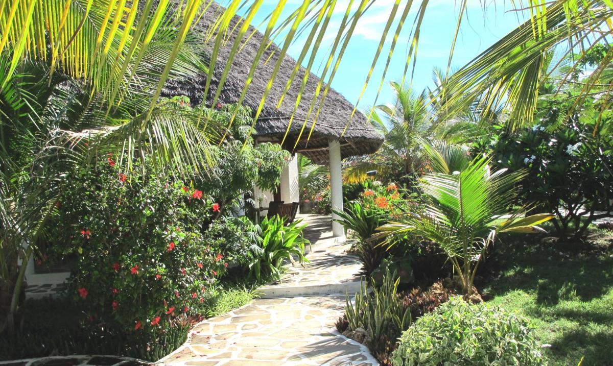 Watamu Villa With Service Personnel - Housity