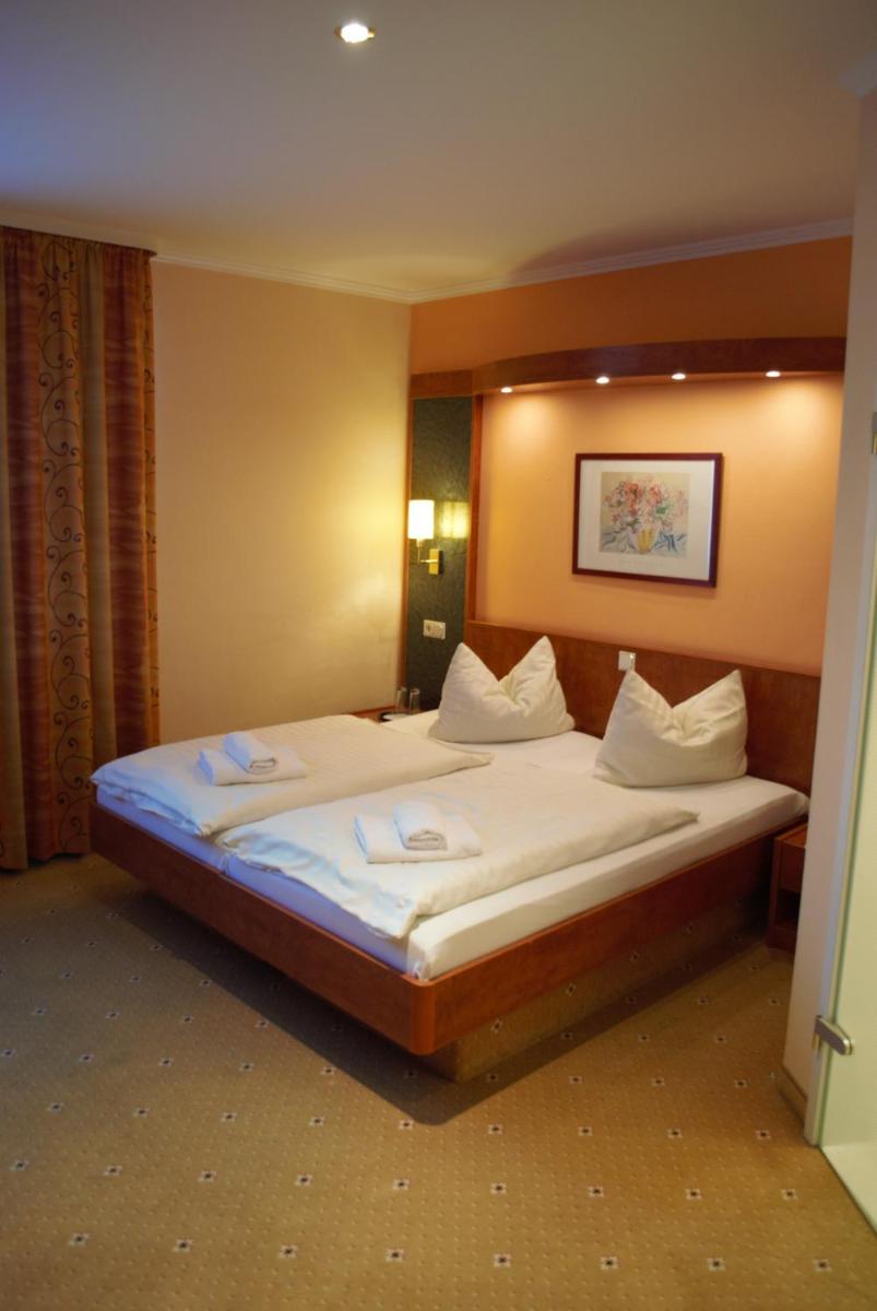 Hotel am Bahnhof - Housity