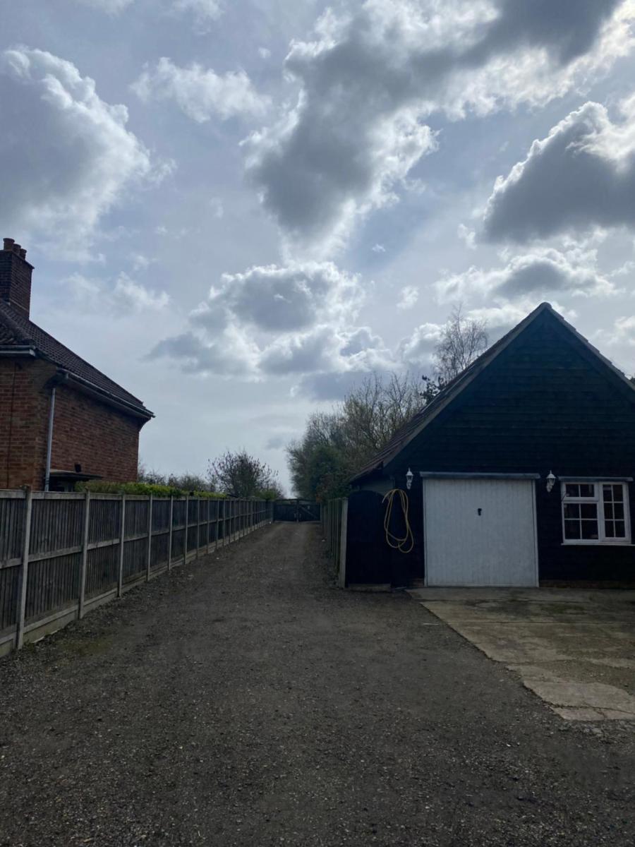 Pine Lodge near Colchester and Beaches - Housity
