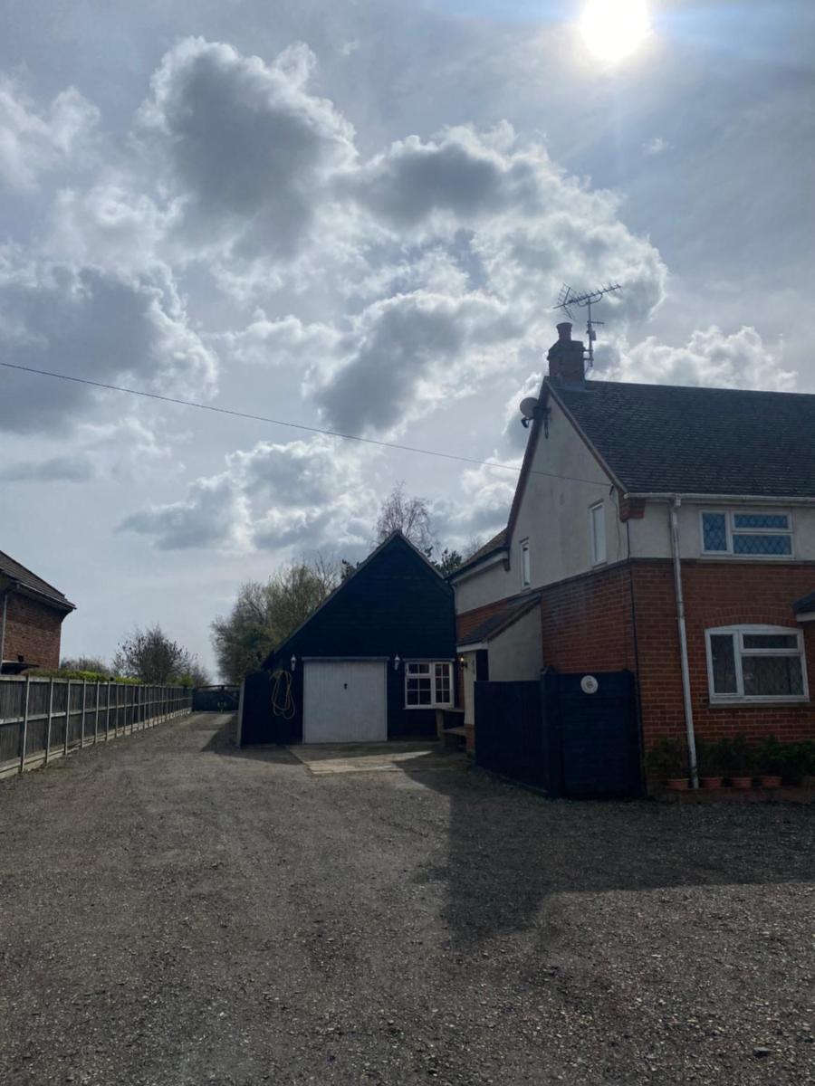 Pine Lodge near Colchester and Beaches - Housity