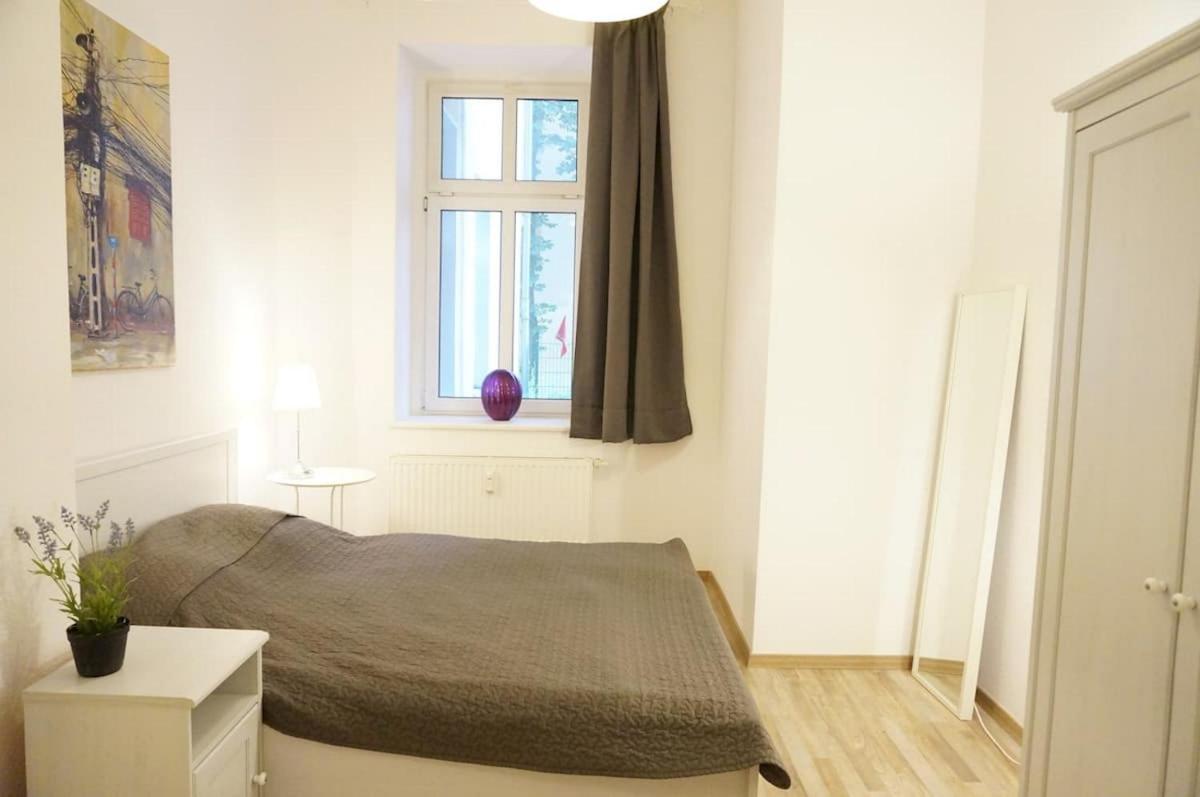 Central 2 bedroom flat for families & calm guests - Housity