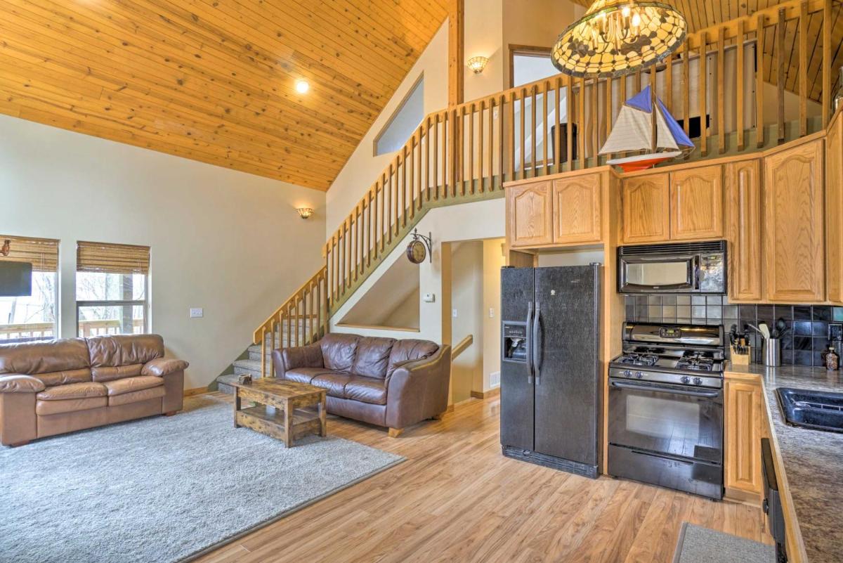 Spacious Buckeye Lake Home with Hot Tub and Fire Pit! - Housity