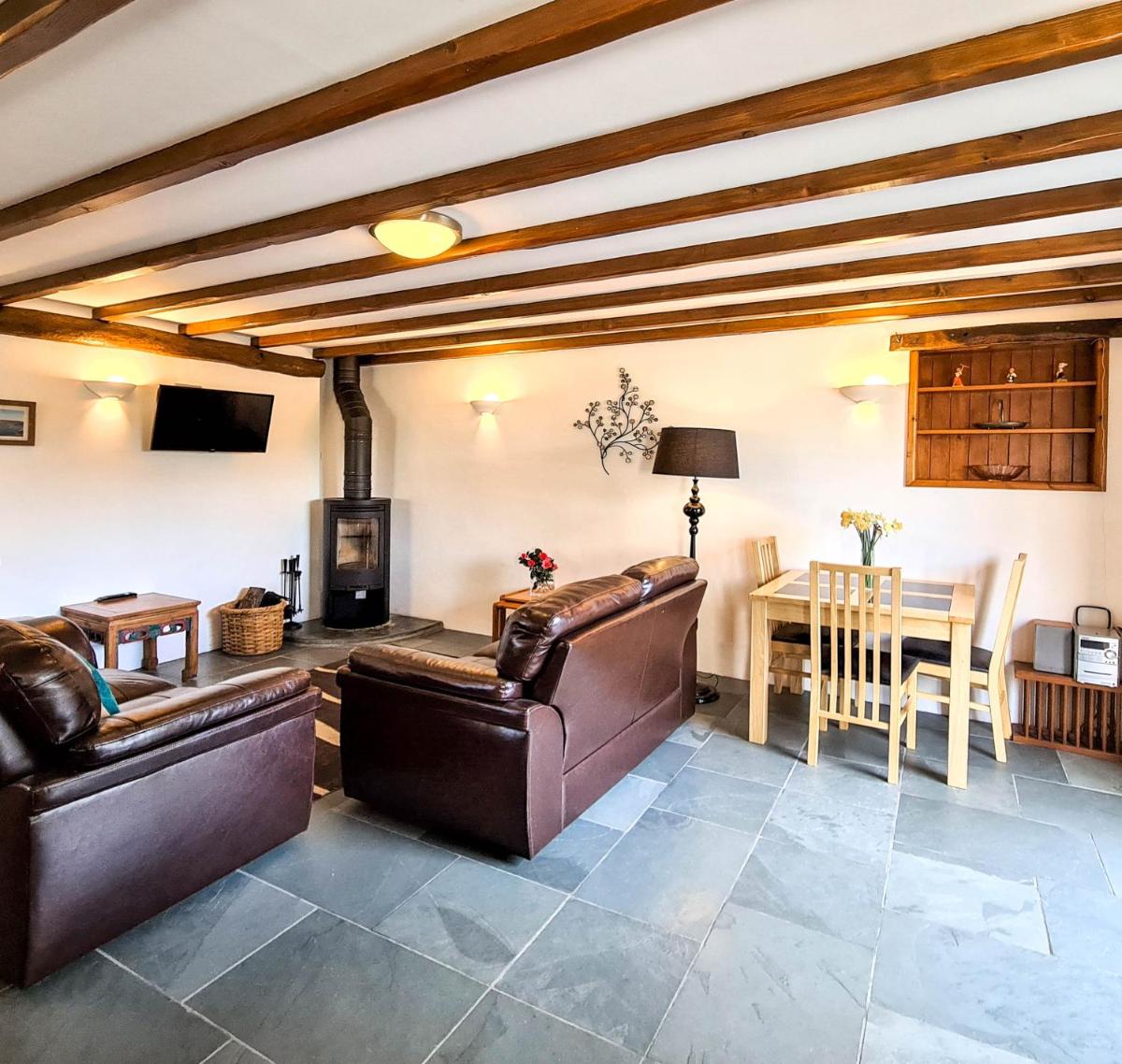 Ta Mill Cottages & Lodges - Millers Cottage - Housity