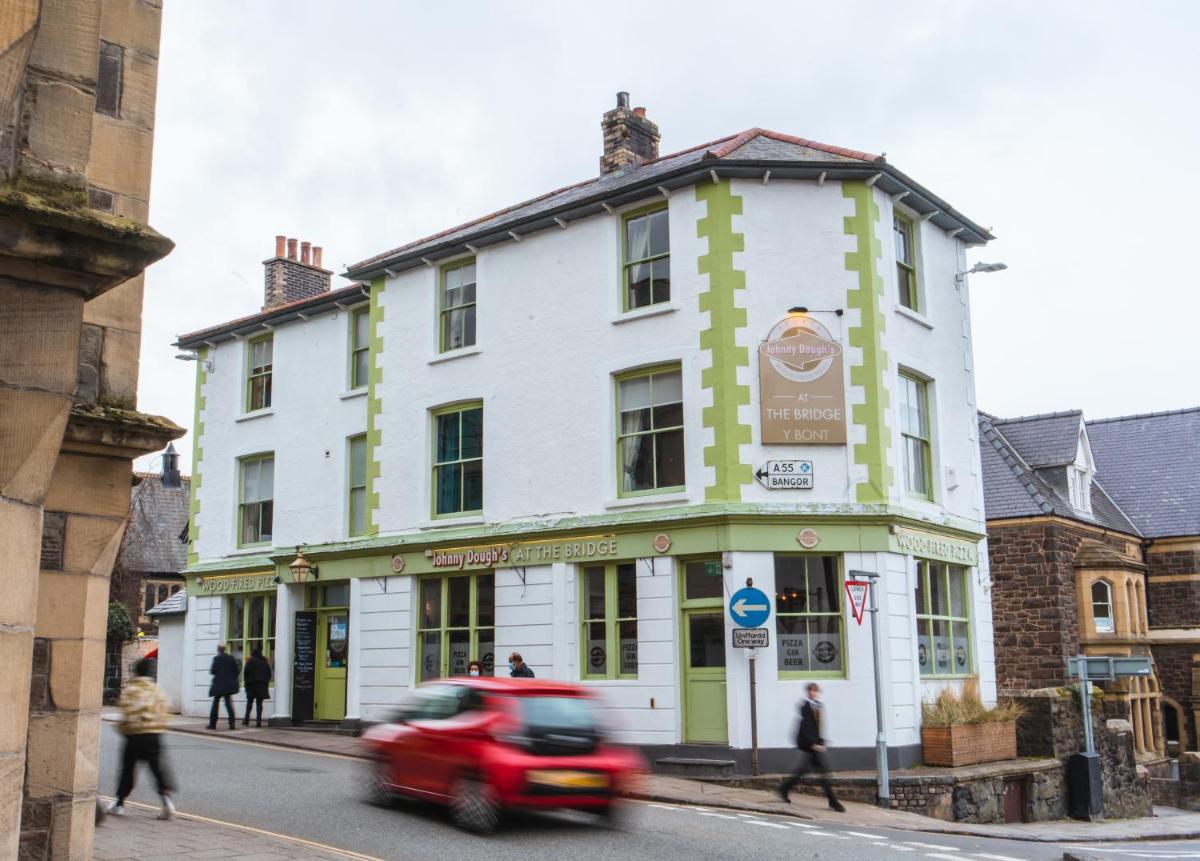 Johnny Dough\'s Conwy with Rooms - Housity