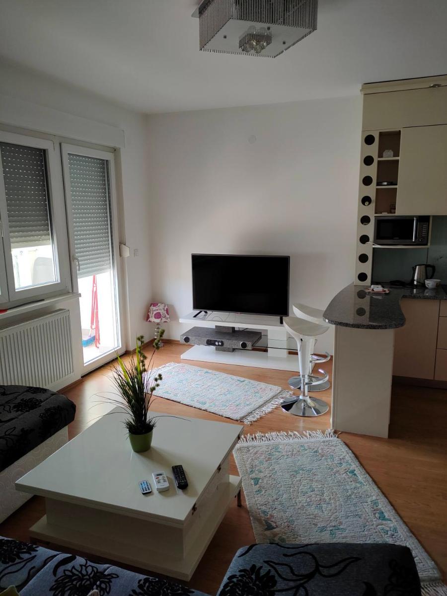 Jelena - Housity