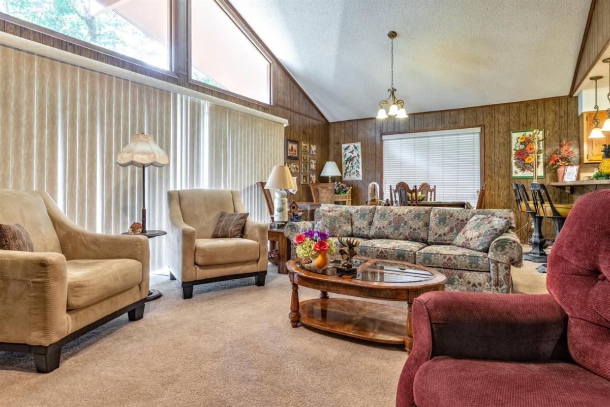 05210 - 8 South Pego Way - Housity