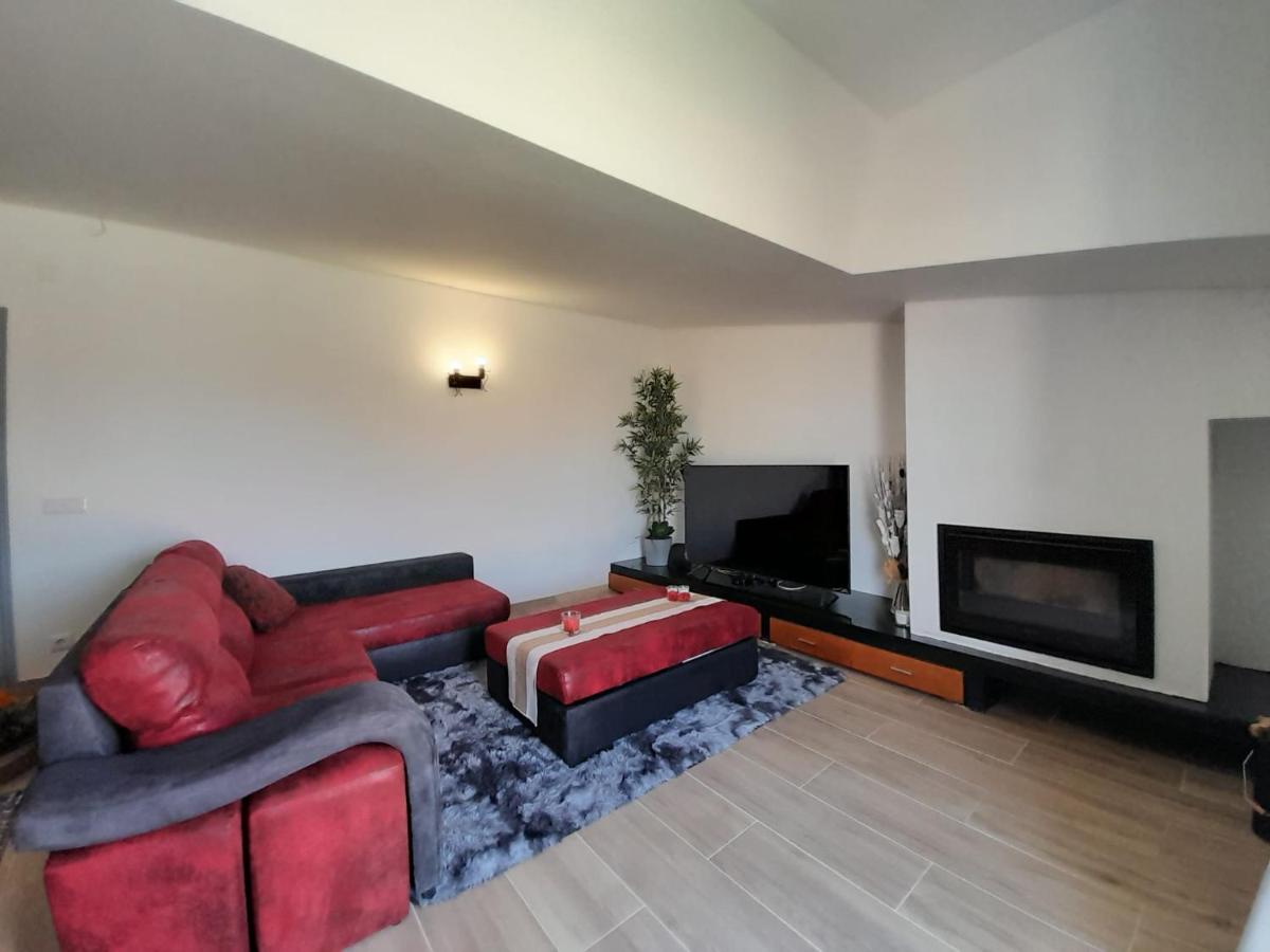 Suitetrails - Vasco da Gama Apartamento T2 com terraço PRAIA DA BARRA