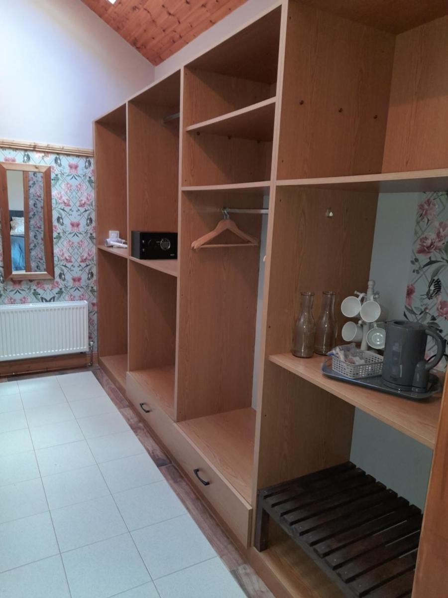 Oak Tree Lane Country B and B - Housity