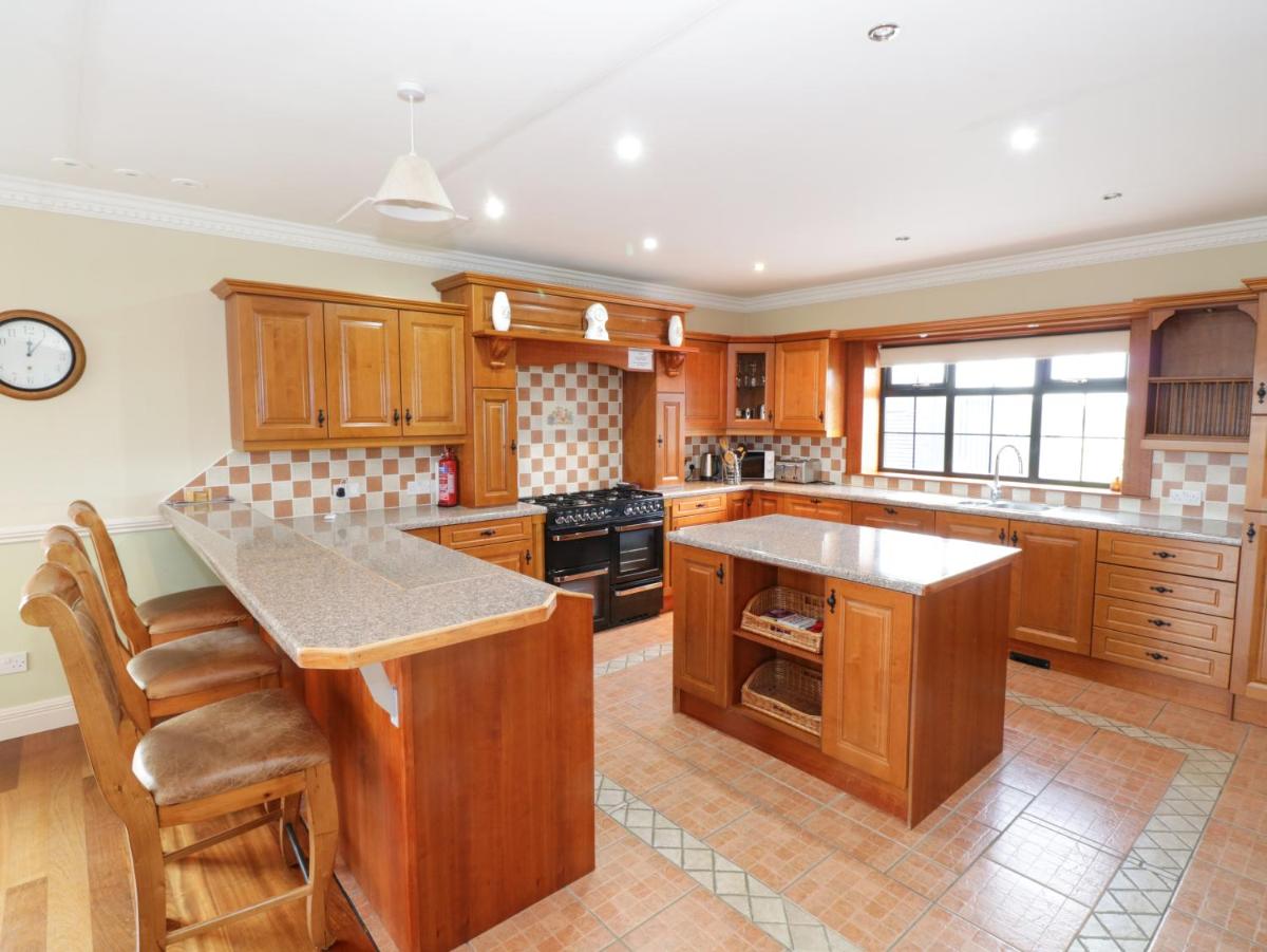 Cloonacastle Cottage - Housity