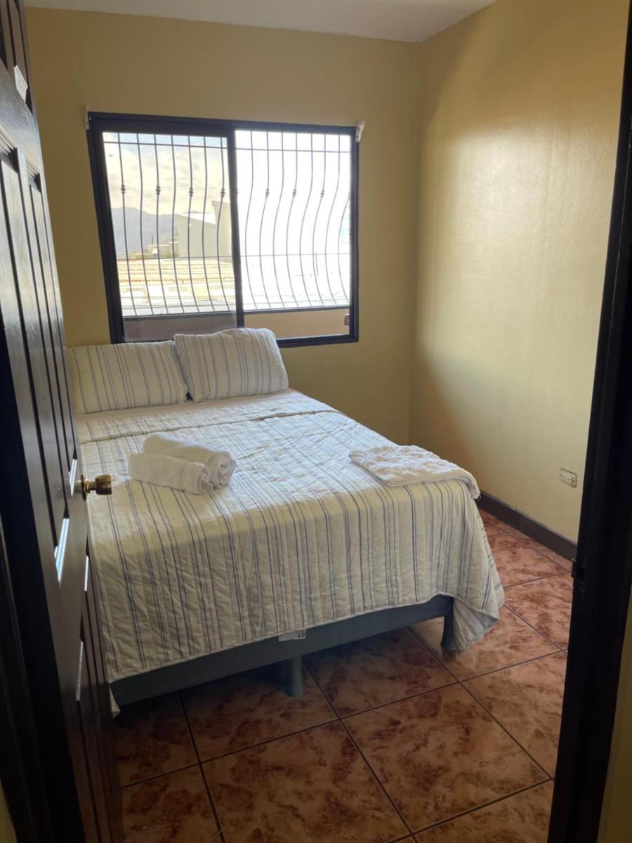 Luxurious Central Apt 5 minutes from the airport - Housity