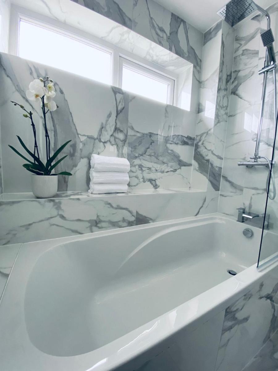 Birmingham Modern & Stylish 3 Bedroom House - Housity