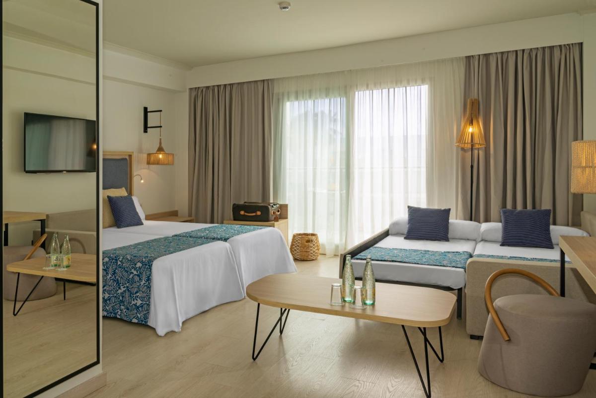 Cama o camas de una habitación en Hotel Cabogata Jardín