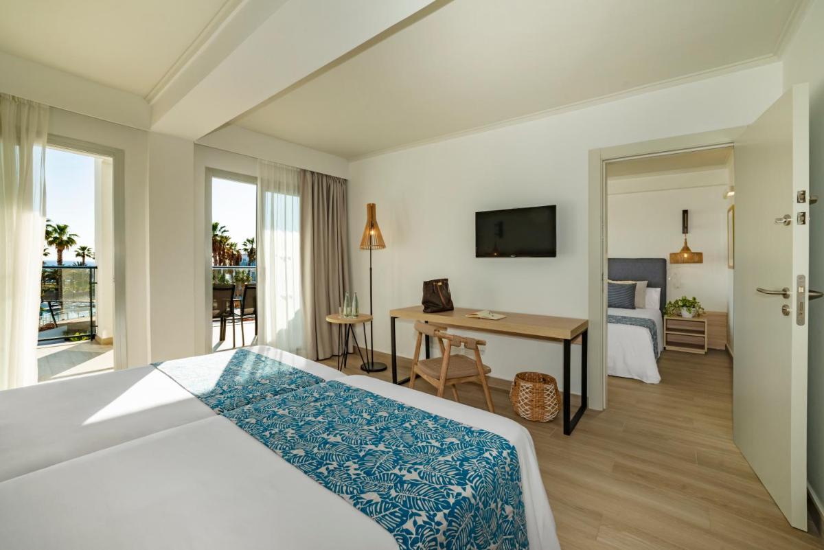 Cama o camas de una habitación en Hotel Cabogata Jardín