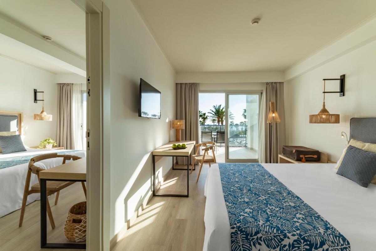 Cama o camas de una habitación en Hotel Cabogata Jardín