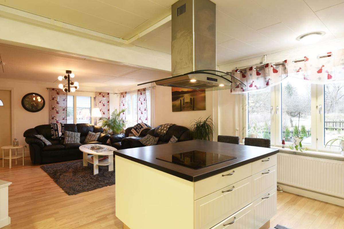 Large and well-equipped villa in Knivsta - Housity