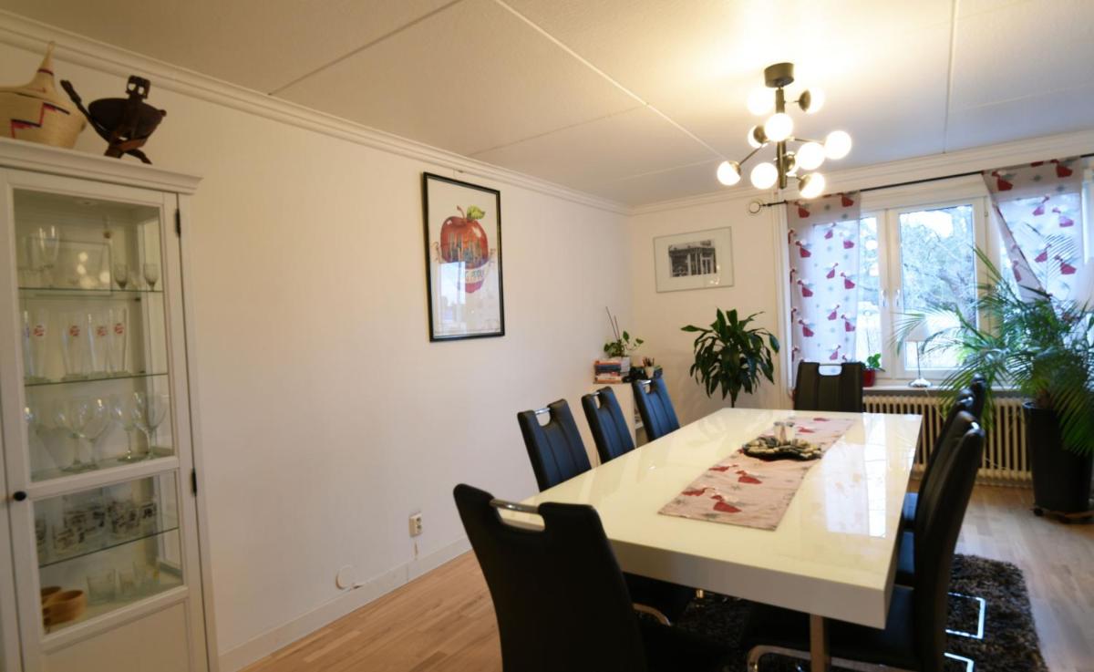 Large and well-equipped villa in Knivsta - Housity
