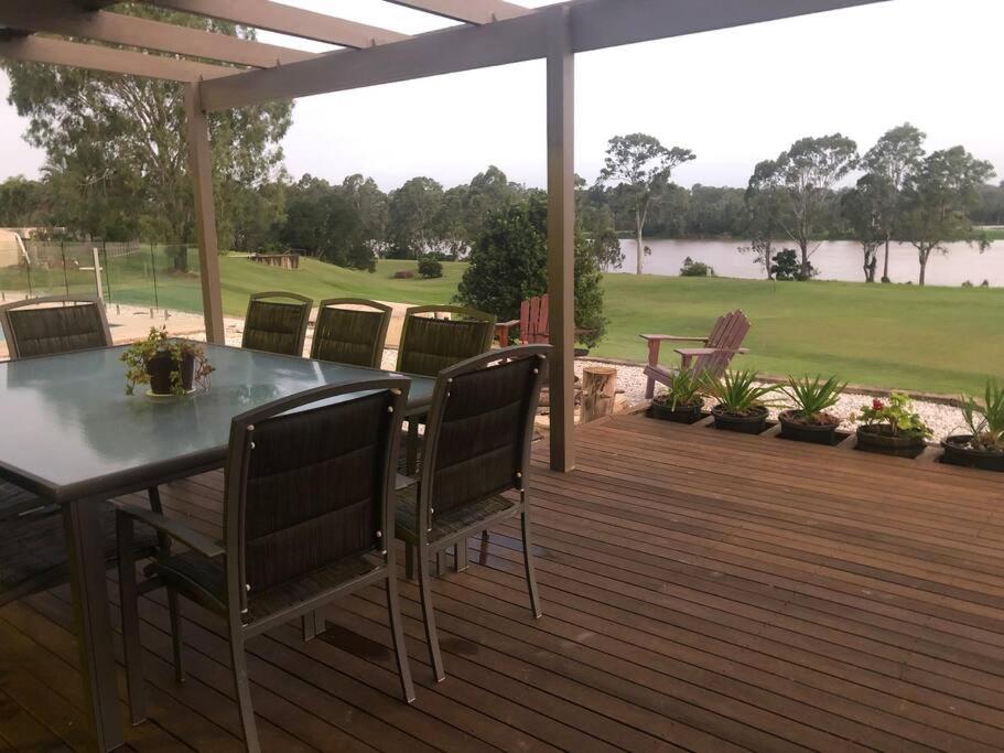 Picturesque Riverview Homestead - Housity