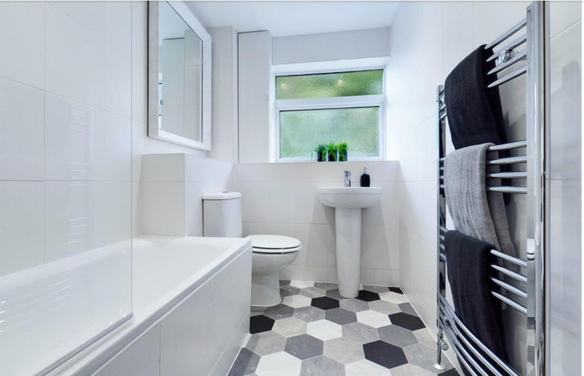 Inviting 2-Bed House in Newcastle upon Tyne - Housity