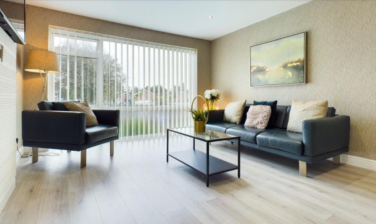 Inviting 2-Bed House in Newcastle upon Tyne - Housity